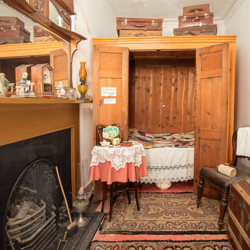 Box Bedroom